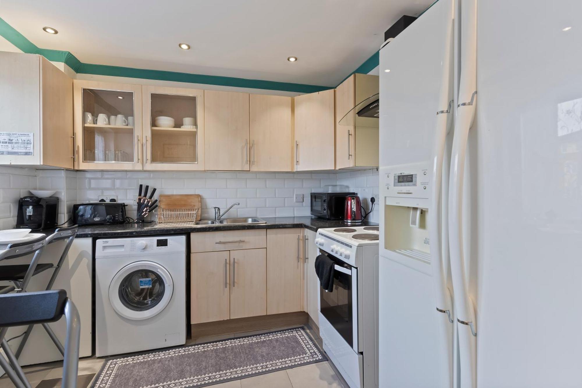 Lovely 4Br House In The City With Parking Лондон Экстерьер фото