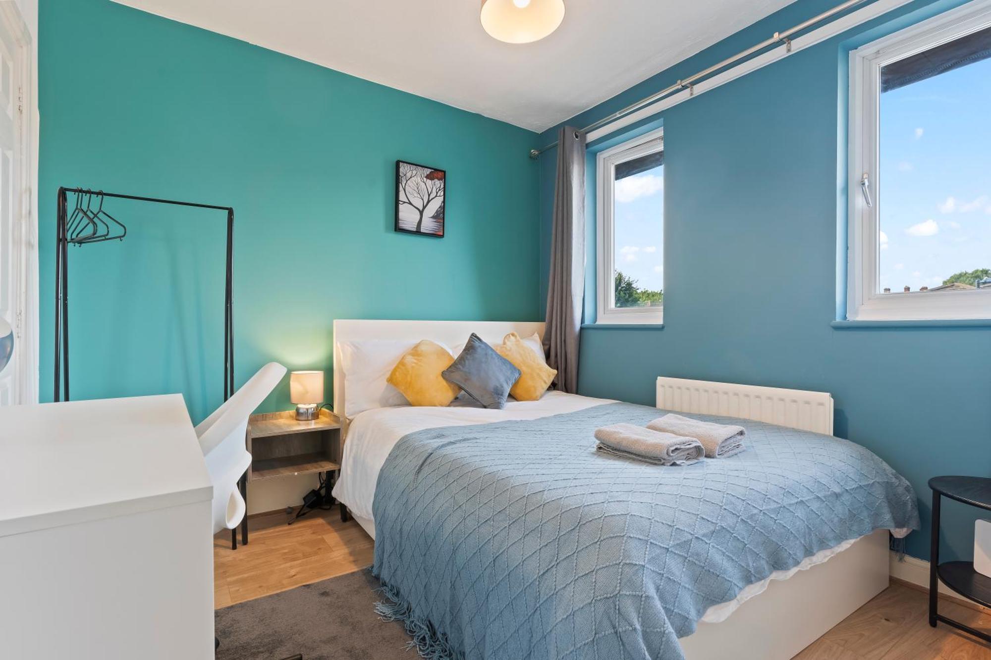 Lovely 4Br House In The City With Parking Лондон Экстерьер фото