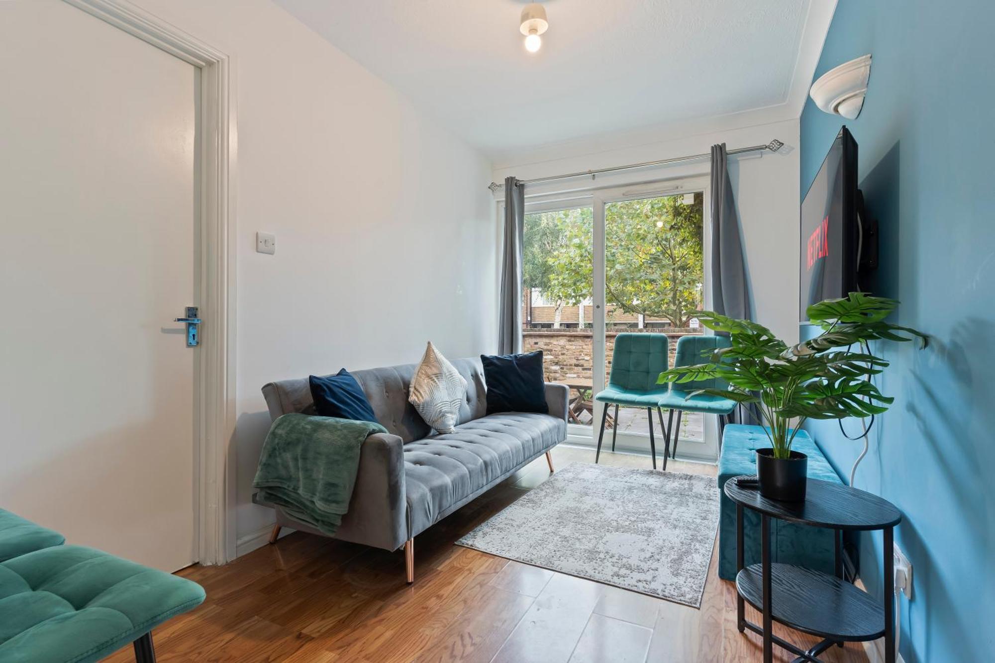 Lovely 4Br House In The City With Parking Лондон Экстерьер фото